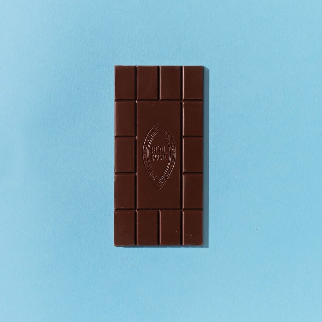 Even if the summer ends, its flavor will remain in our Cachao pure chocolate bar and fleur de se