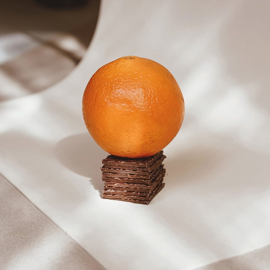 We work with the best organic and local farmers, who bring us fresh ingredients, such as oranges