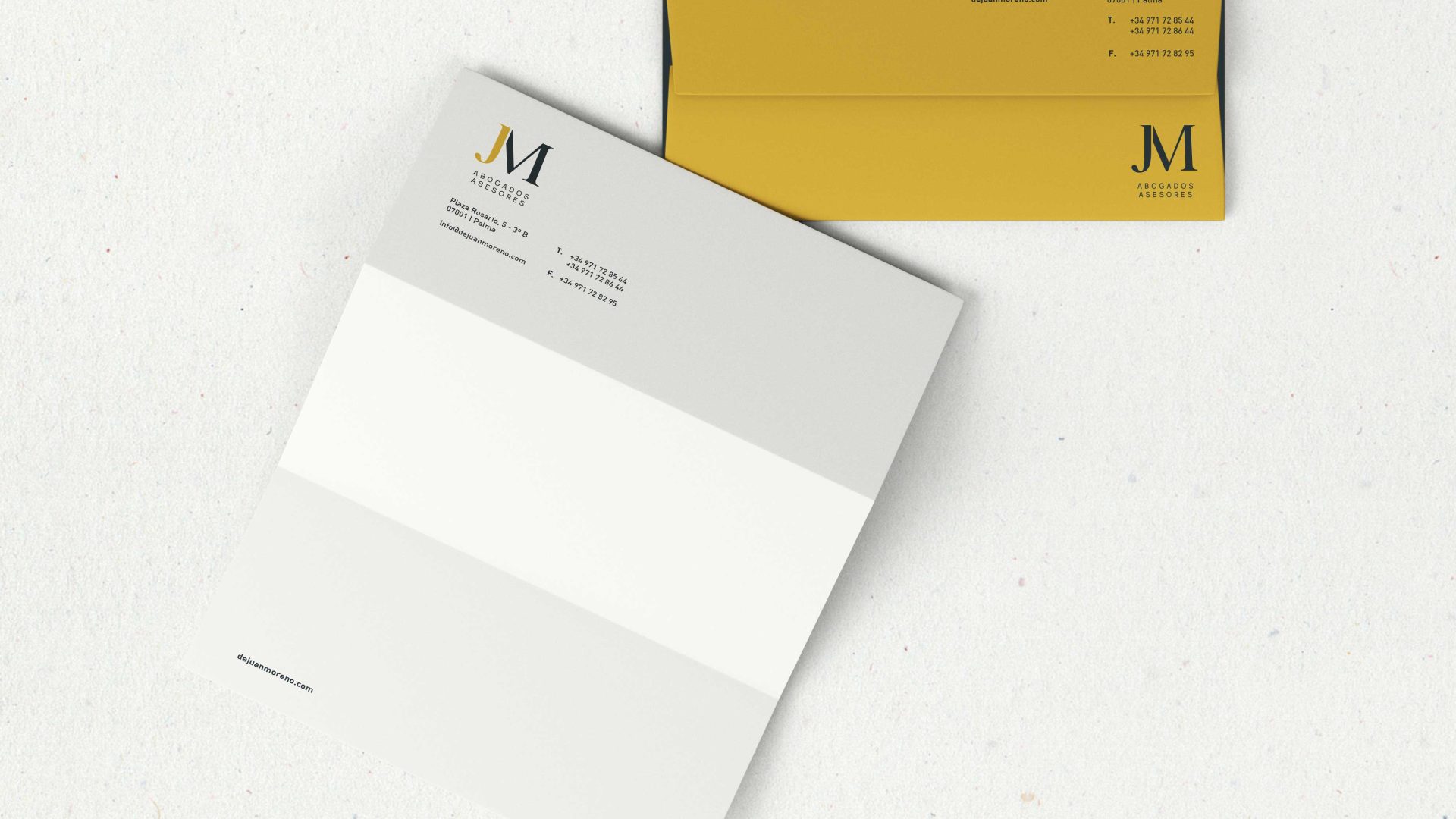 mockup_hoja_sobre_blanco